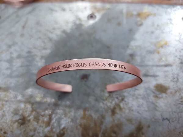 "Change Your Focus Chance Your Life" Motto Bilezik