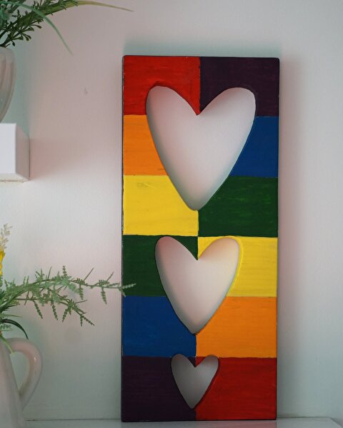 Renkli Kalpler Ahşap Duvar Raf  Süsü